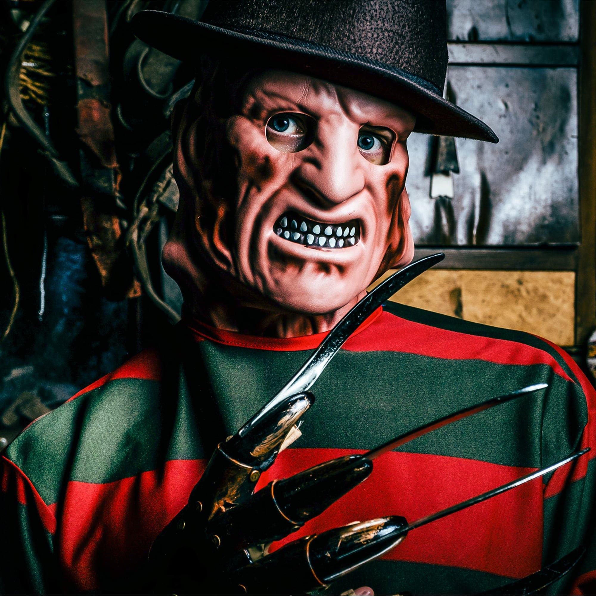 Men's A Nightmare on Elm Street Freddy Krueger Printed Shirt and Mask Set - Image 2
