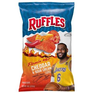 Ruffles Flamin' Hot Cheddar & Sour Cream Potato Chips (8 oz)