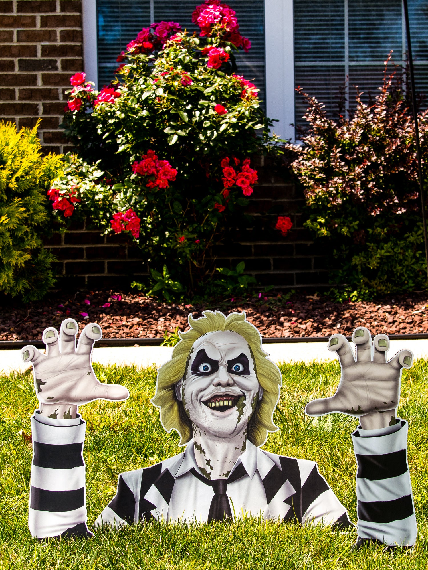 25-inch Beetlejuice Groundbreaker Lawn Decoration - Image 7