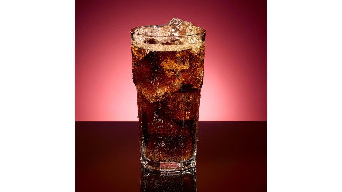 Dr Pepper Soda (2 L) - Image 4