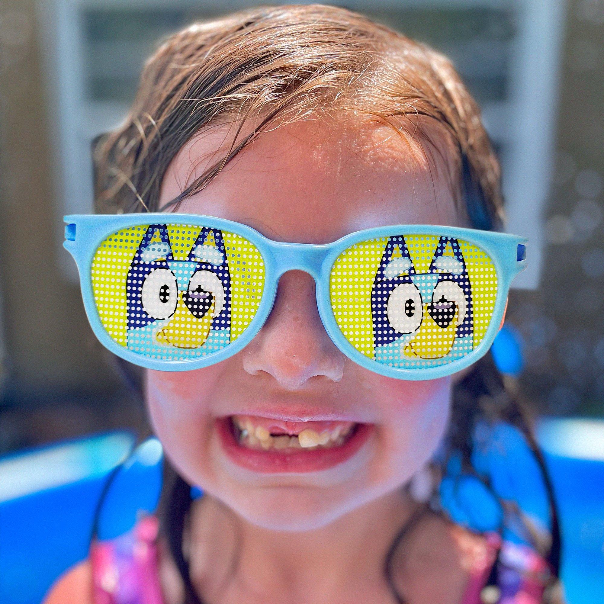 Bluey Plastic Sunglasses 4ct - Image 2