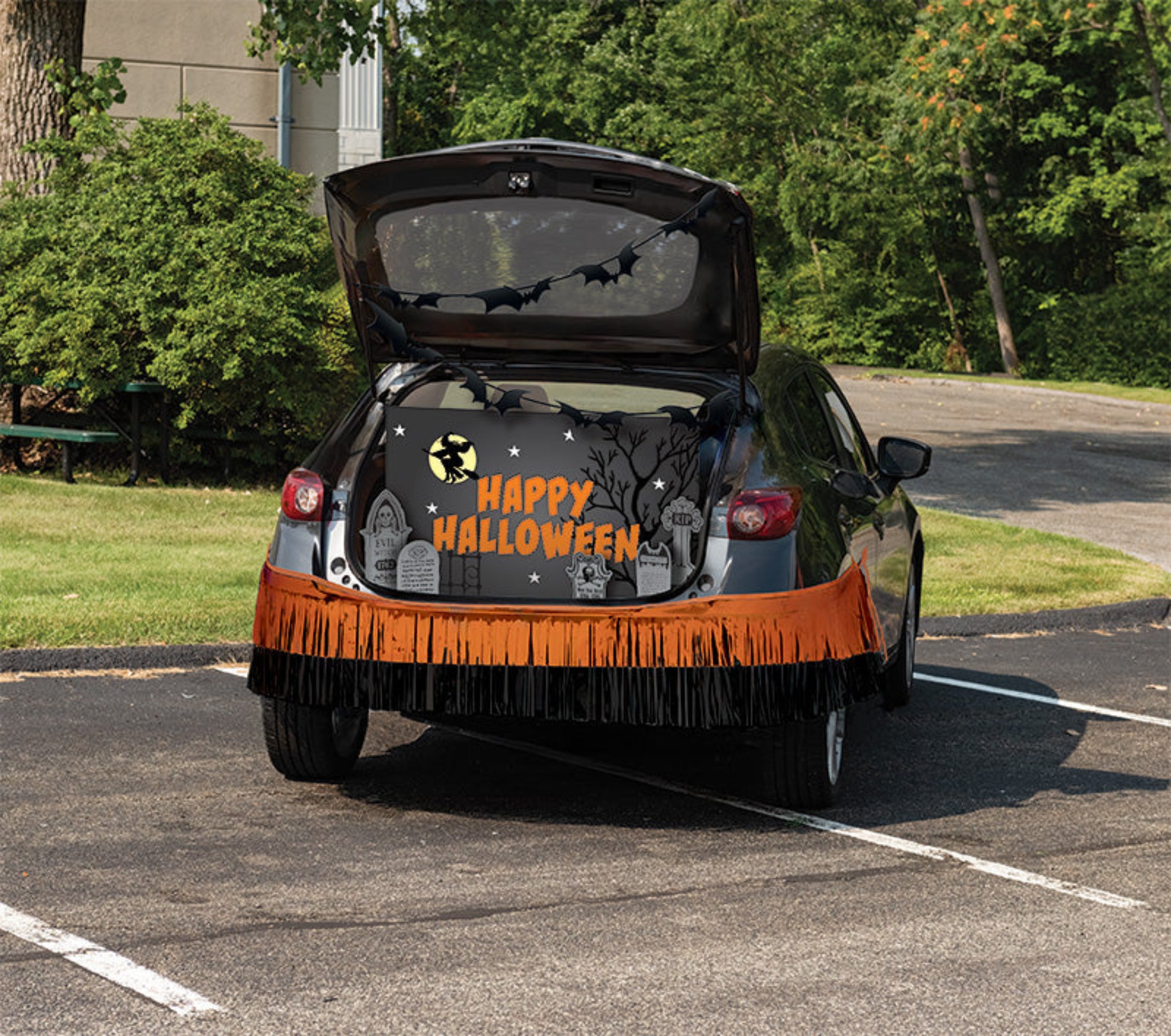 Halloween Trunk-or-Treat Decorating Kit. 16pc